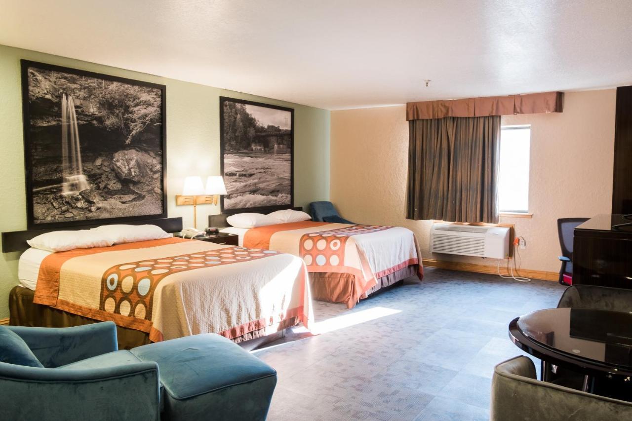 Super 8 By Wyndham Uniontown Pa Hotel Exterior photo